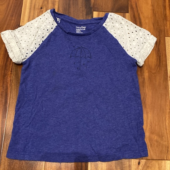 Girl’s Size 3 GAP T-shirt Bundle of 2: 1 Blue/White Eyelet Sleeves & Pale Green - Picture 2 of 8